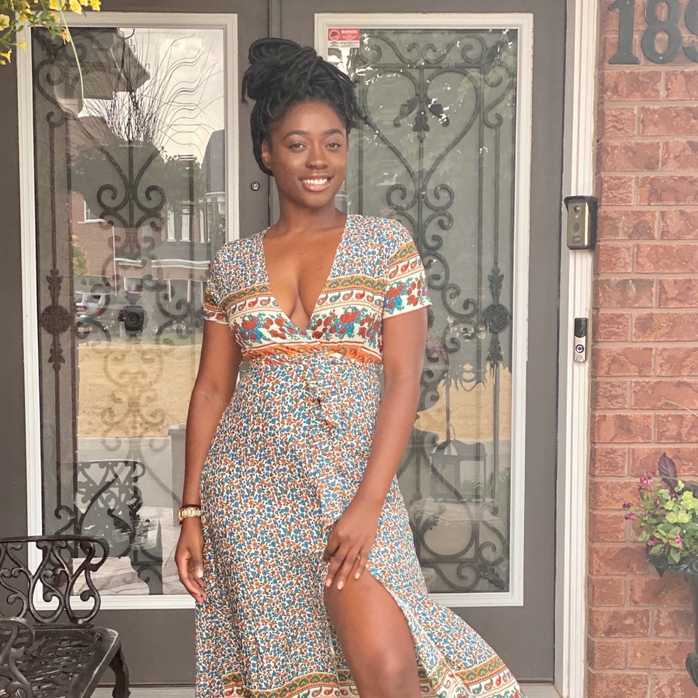 Meet your Posher, Deja - Picture 1 of 1